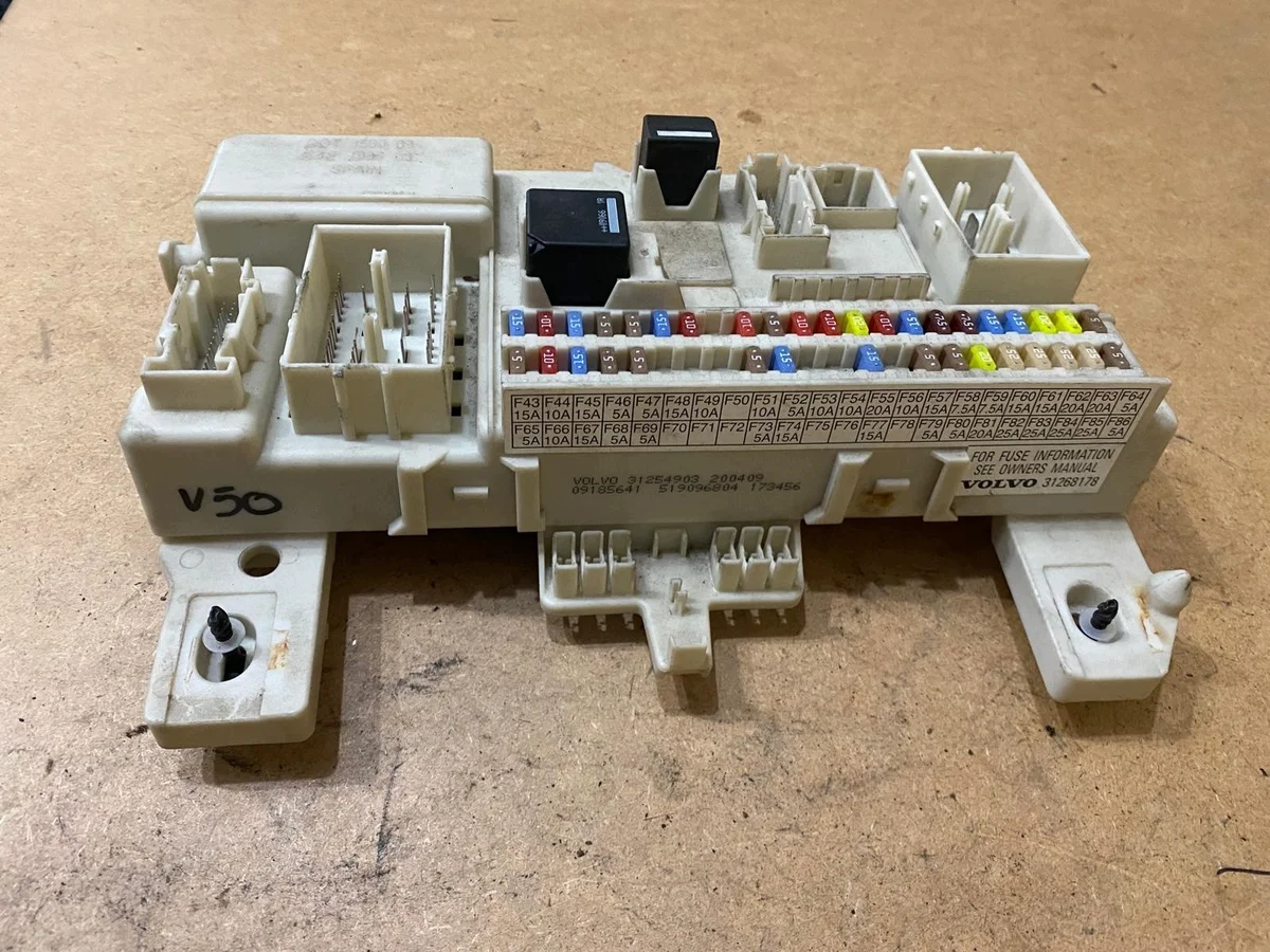 Fuse Box Module BSI Volvo V50 S40 II