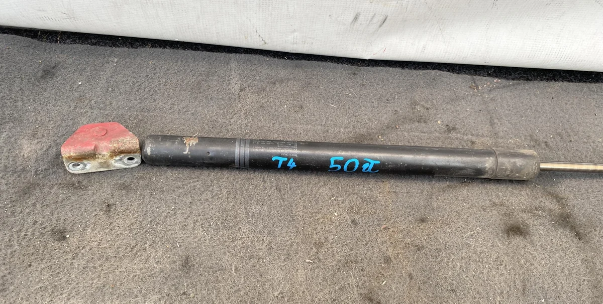 VW Transporter T4 Tailgate Strut 7D0829331F image 3