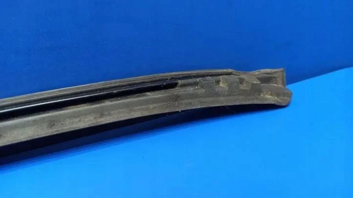 Mercedes W209 Windshield Trim Right Used image 6