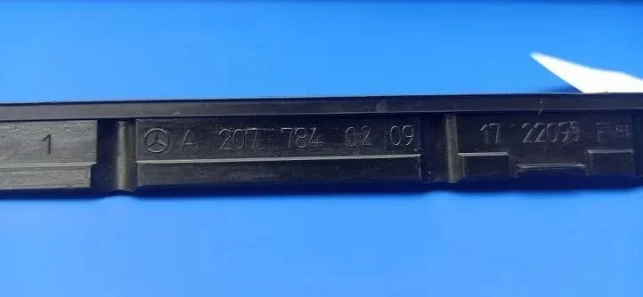 Mercedes C207 2009 cache toit A2077840209 image 7