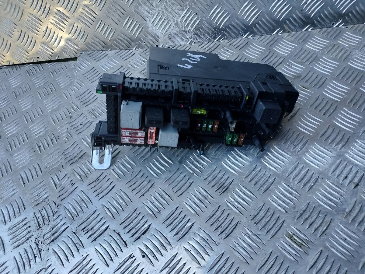 Mercedes C-klass W204 säkringsbox modul