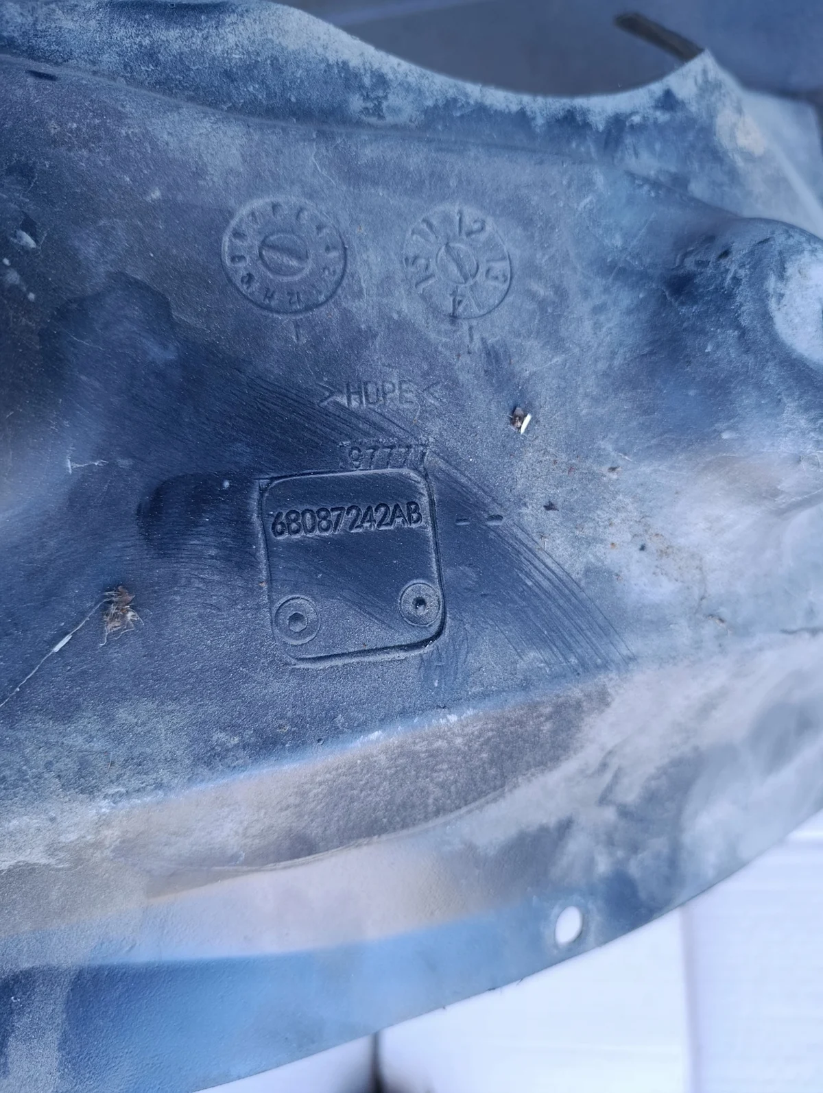 Fiat Freemont etulokasuoja oikea