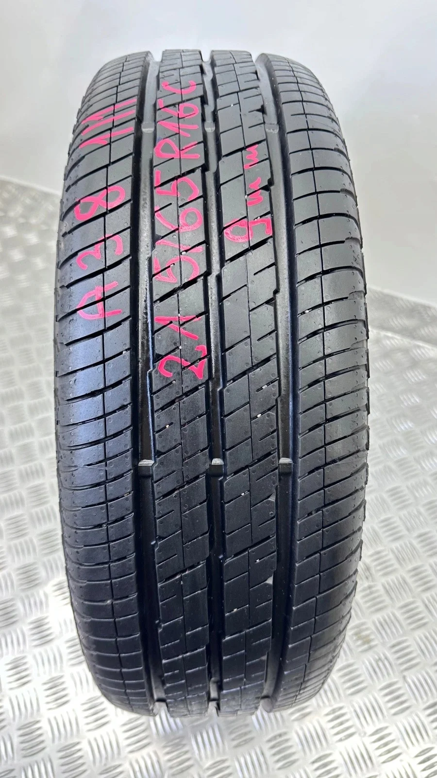 Pneu Continental Vanco 2 215/65R16C 104T Usado image 8