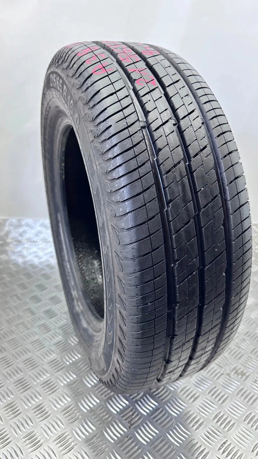 Pneu Continental Vanco 2 215/65R16C 104T Usado image 9