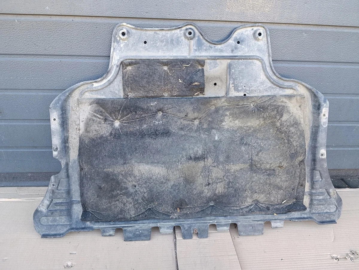 VW Passat B8 Cache sous moteur 5Q0825236 image 3