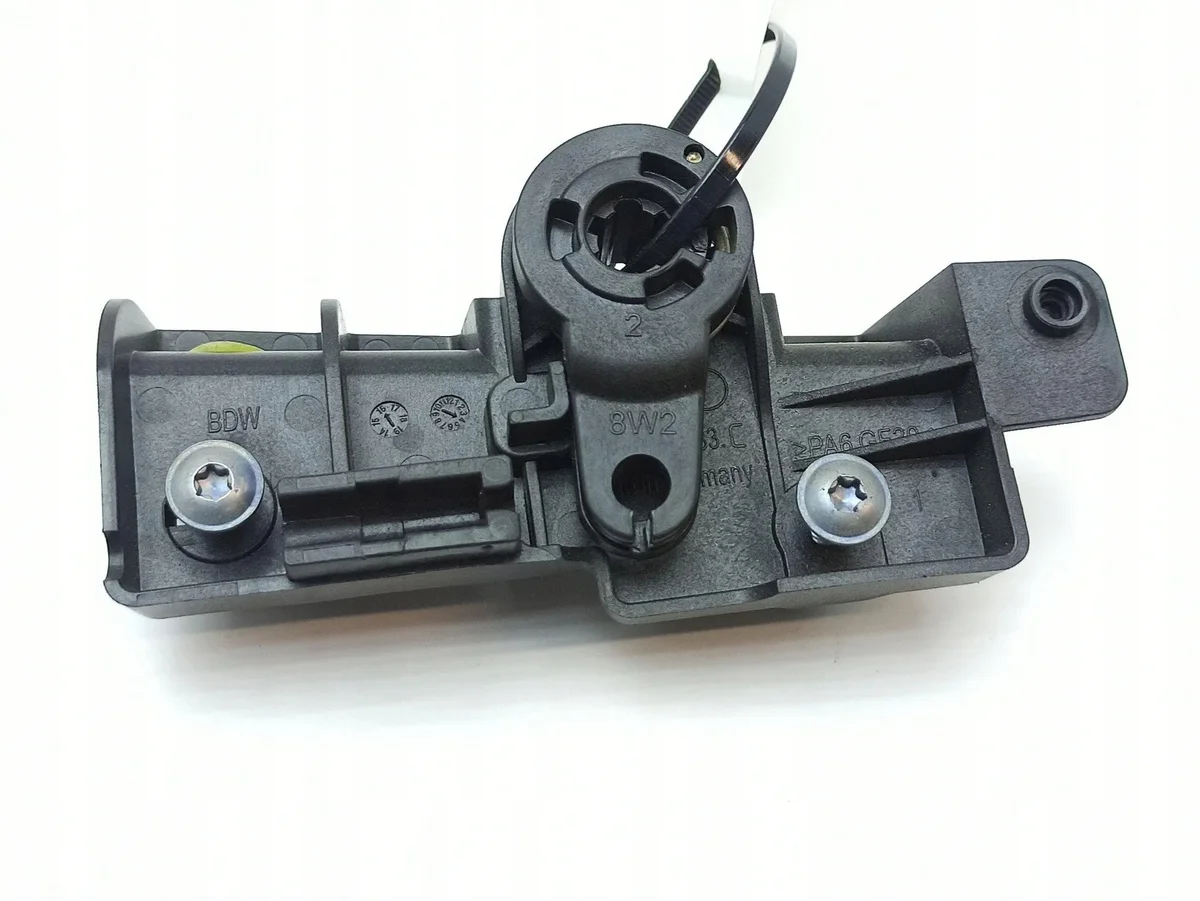 Audi A4 B9 Haubenöffner Griff 8W2823633C image 5