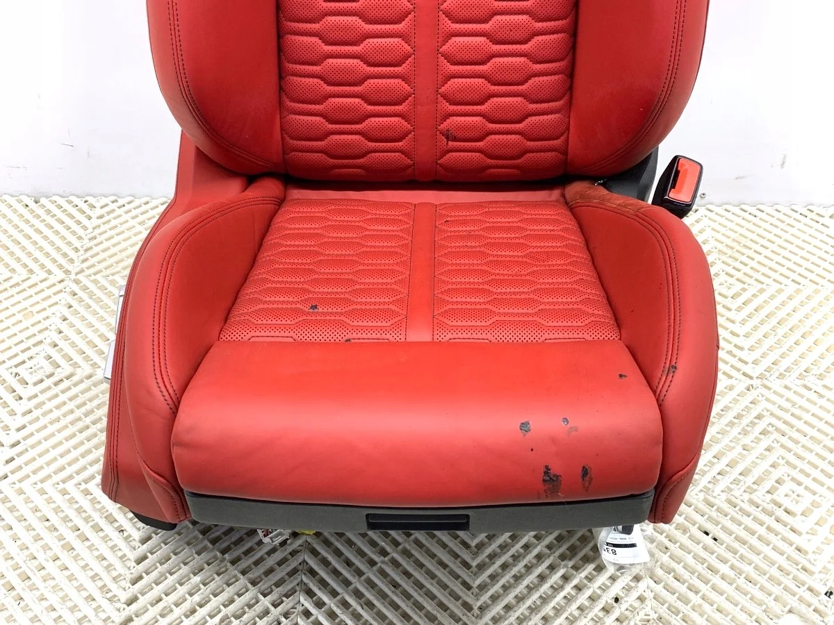 Audi A6 C8 RS6 Kombi etuistuin oikea image 3