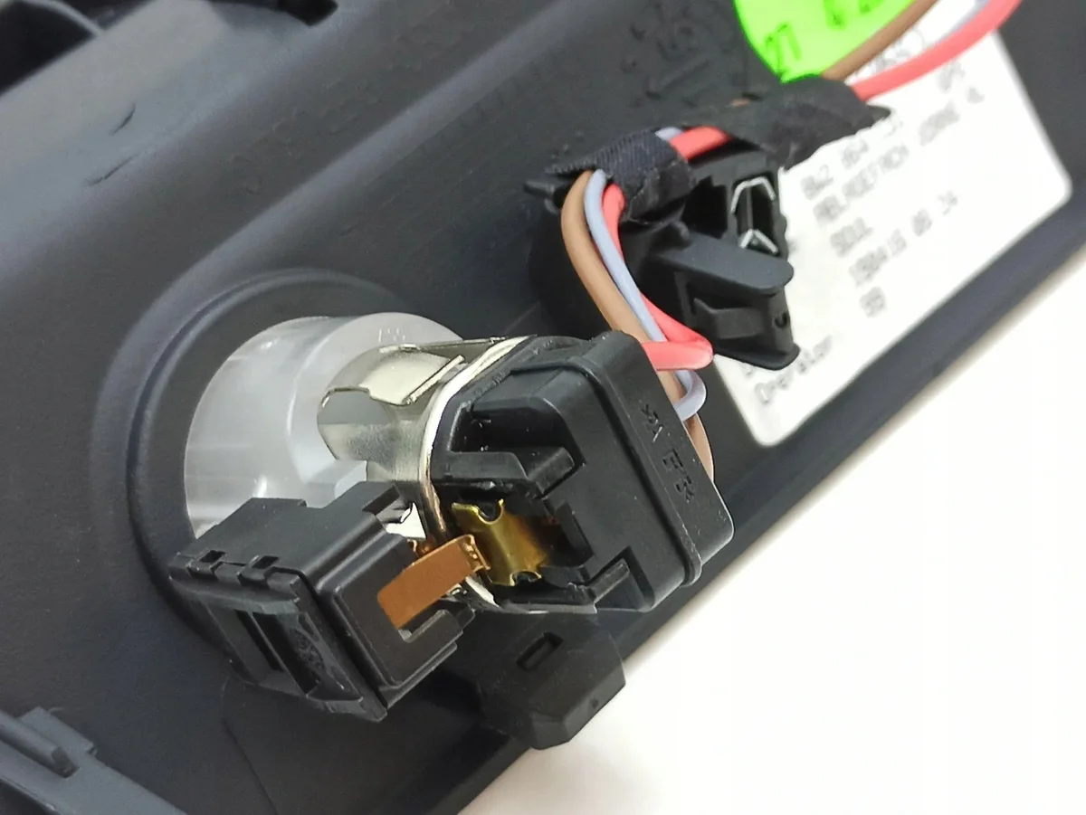 Audi A4 S4 B9 Dashboard Storage OEM 8W2864131 image 10