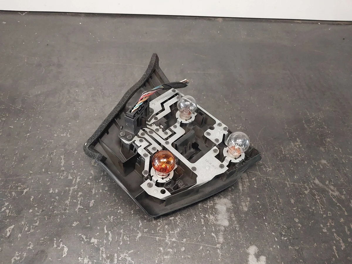 BMW 3 E46 2003 Insert Feu Arrière 8364925 image 4