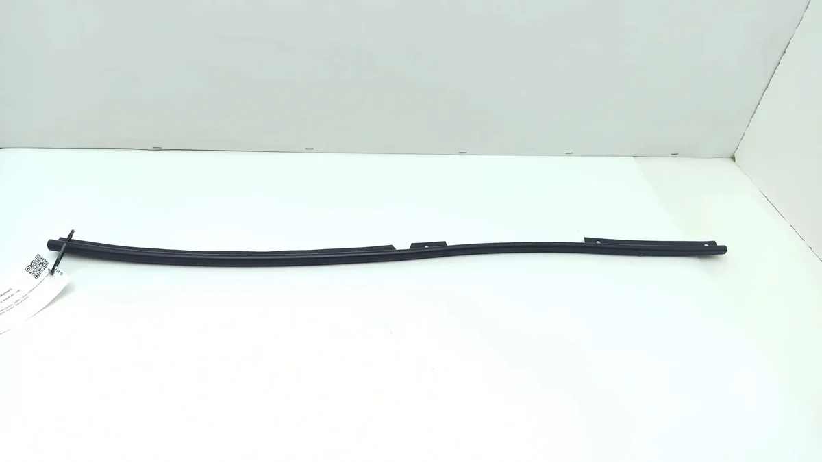 Tiiviste konepellille Mercedes W204 A2048810098