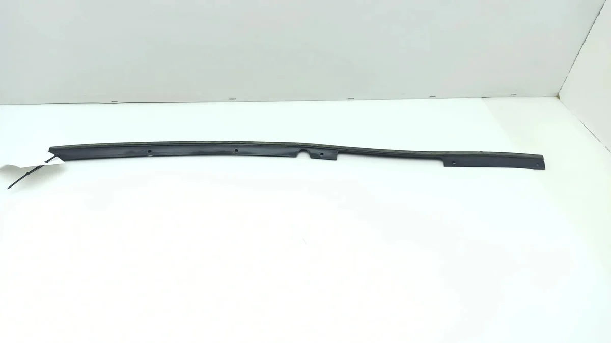 Vedação Capô Mercedes W204 A2048810098 Usada image 3