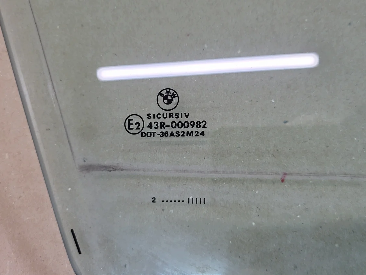 BMW 5 E39 Front Right Door Window Used image 3