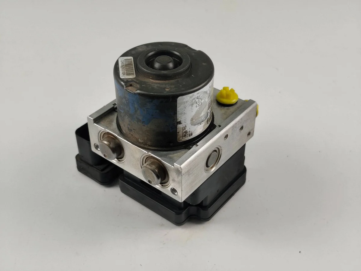 ABS-pumppu Ford Fiesta 4S612M110CC