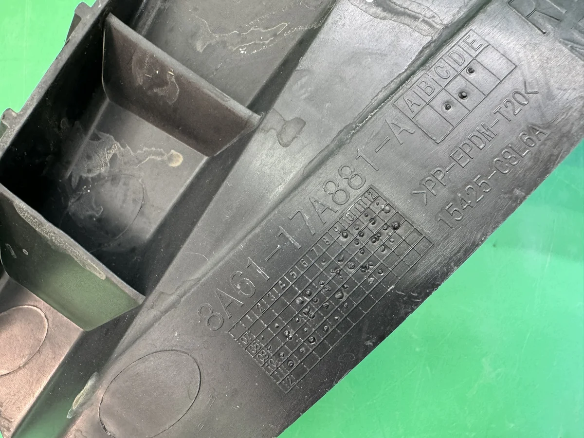Höger bakre stötfångarsläde Ford Fiesta Mk7