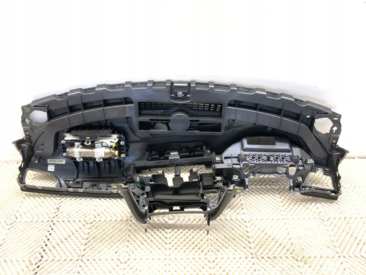 Dashboard Audi A6 C7 met passagierskussen image 5