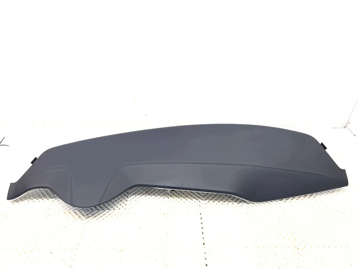 Tableau de bord Tesla Model S avec airbag passager