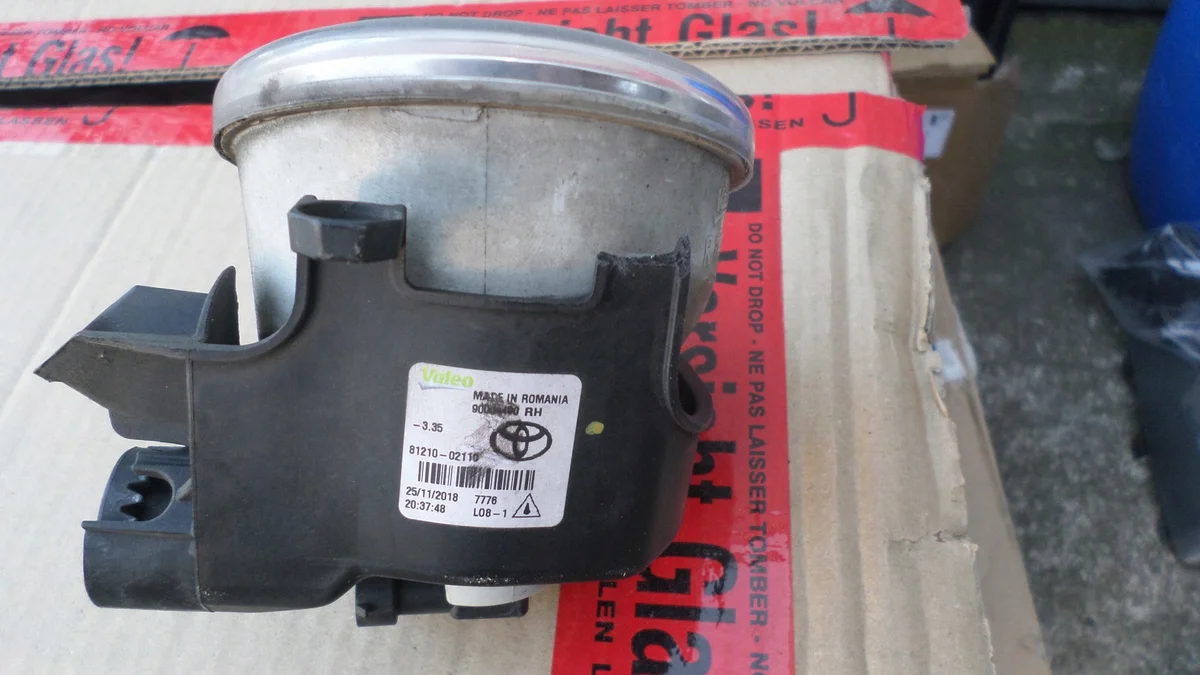 Farol Toyota Yaris 81210-02110 Usado image 3
