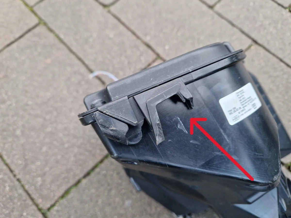 Audi A5 8T ilmansuodattimen kotelo 8K0133835CD