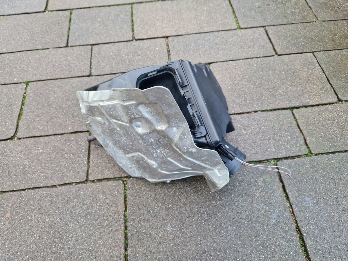 Audi A5 8T Luftfilterhus Flödesmätare image 6