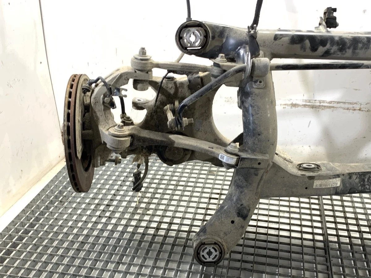 Viga Trasera Alfa Romeo Giulia Usada image 5