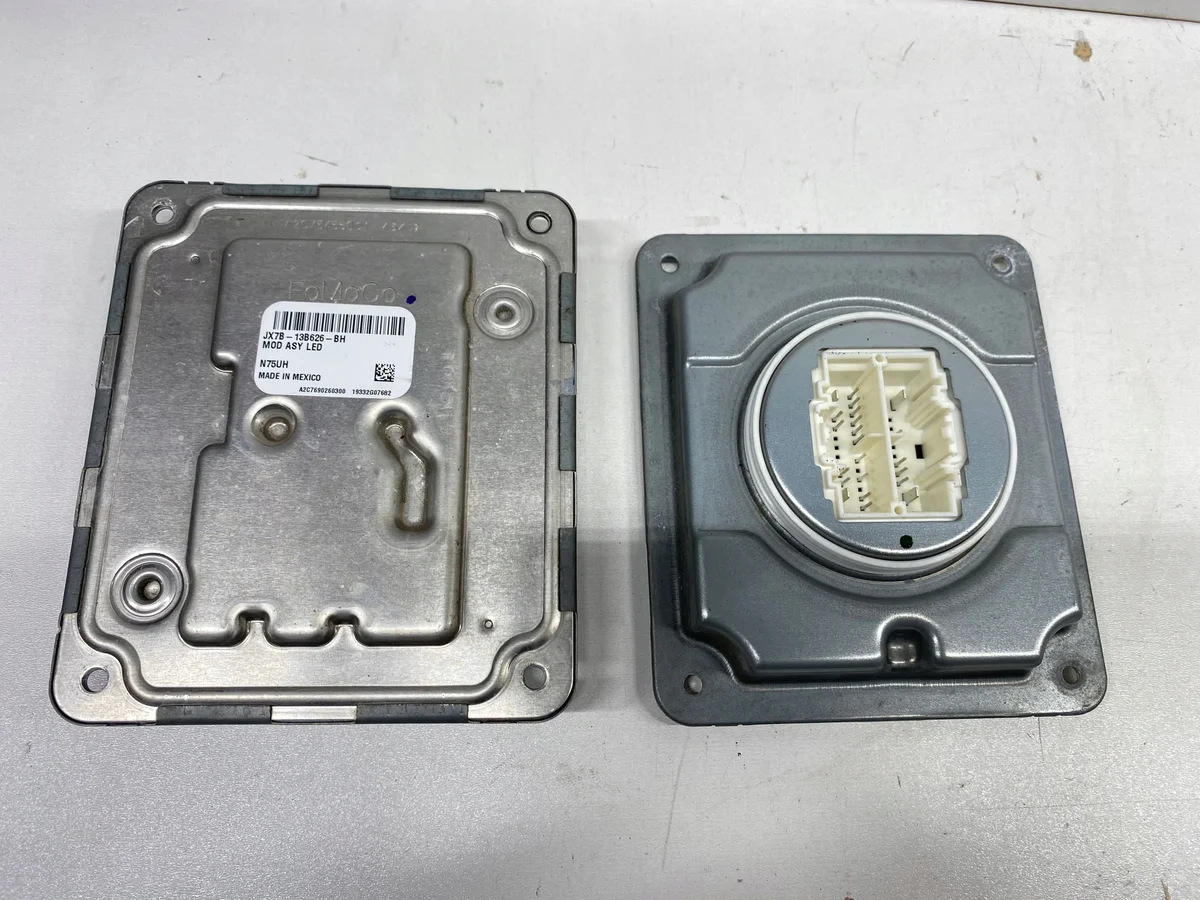 LED-ajovalojen ohjainyksikkö Ford Focus IV