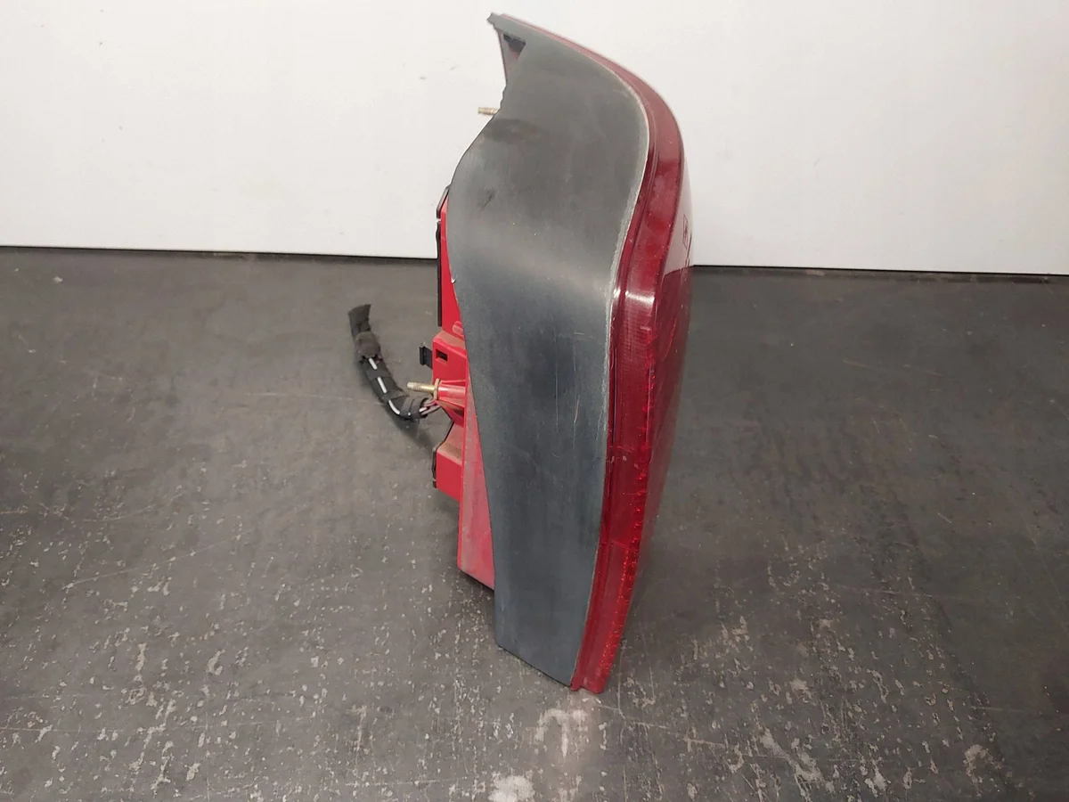 Feu arrière droit VW Passat B5 Kombi image 6
