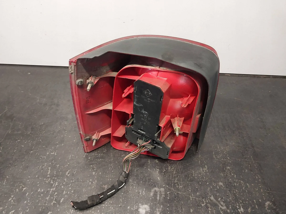 Feu arrière droit VW Passat B5 Kombi image 7