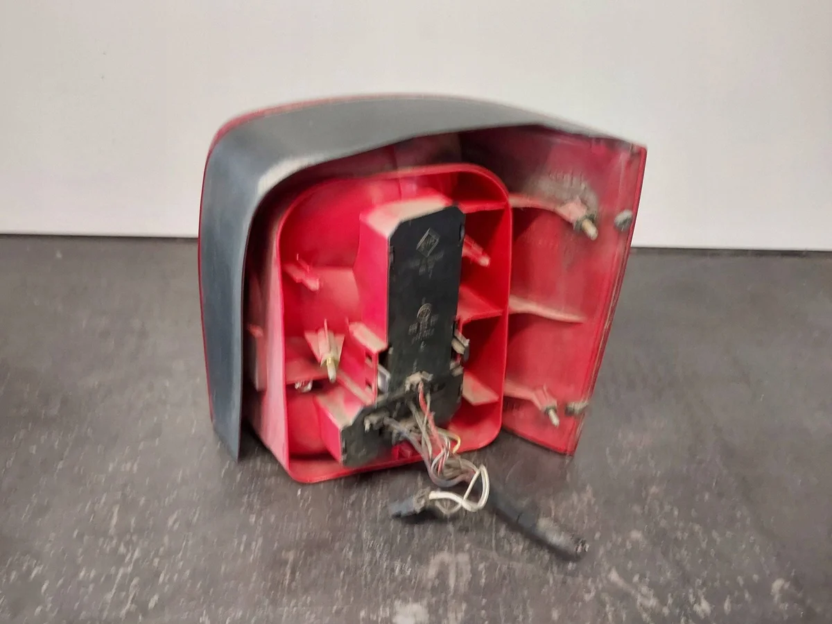 VW Passat B5 Left Tail Light 3B9945111F image 8