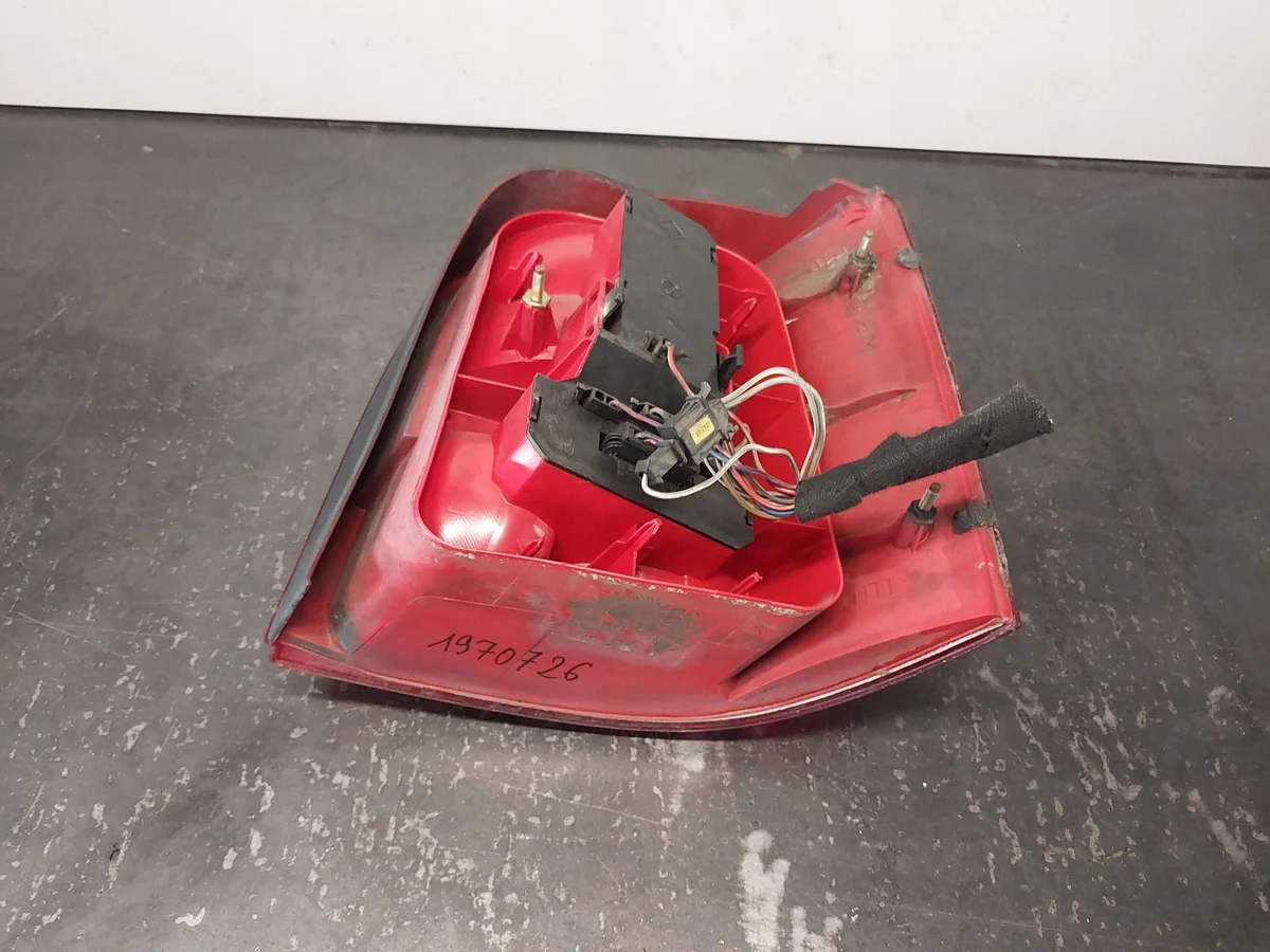 VW Passat B5 Left Tail Light 3B9945111F image 9