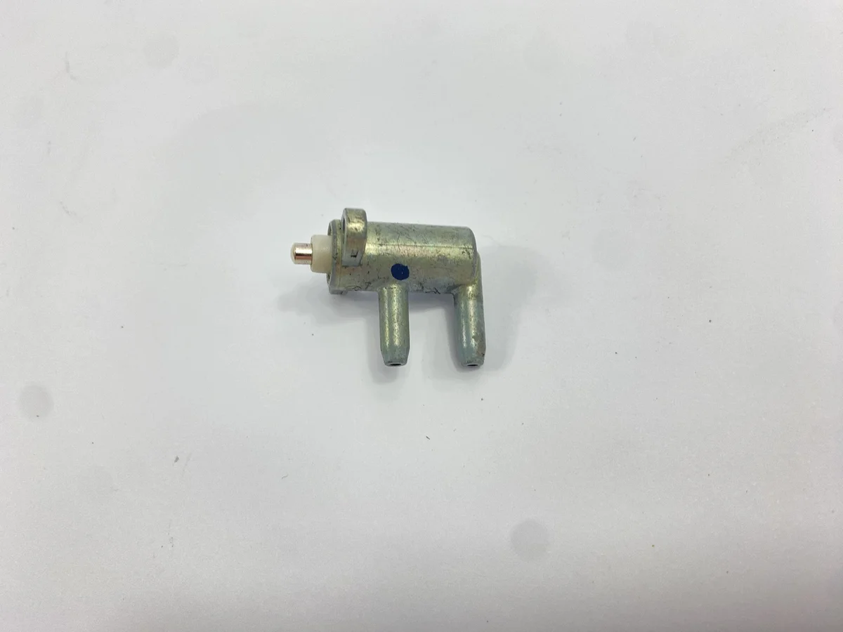 Benzinhahn Mercedes W461 W460 W126 W124 W201 image 4