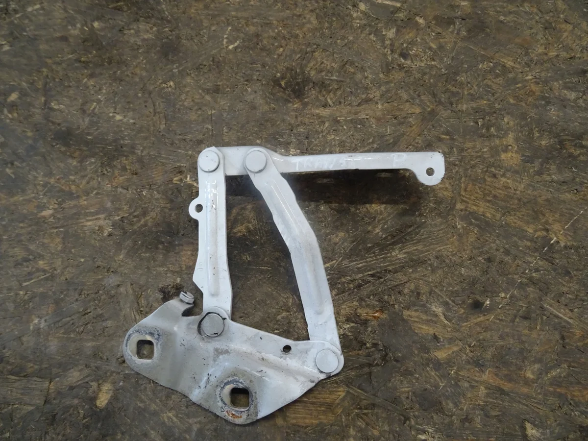 Ford Transit MK8 Konepelti Saranat Oikea Käytetty