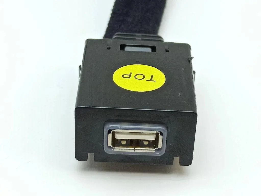 USB KIA NIRO 96120AT000 käytetty