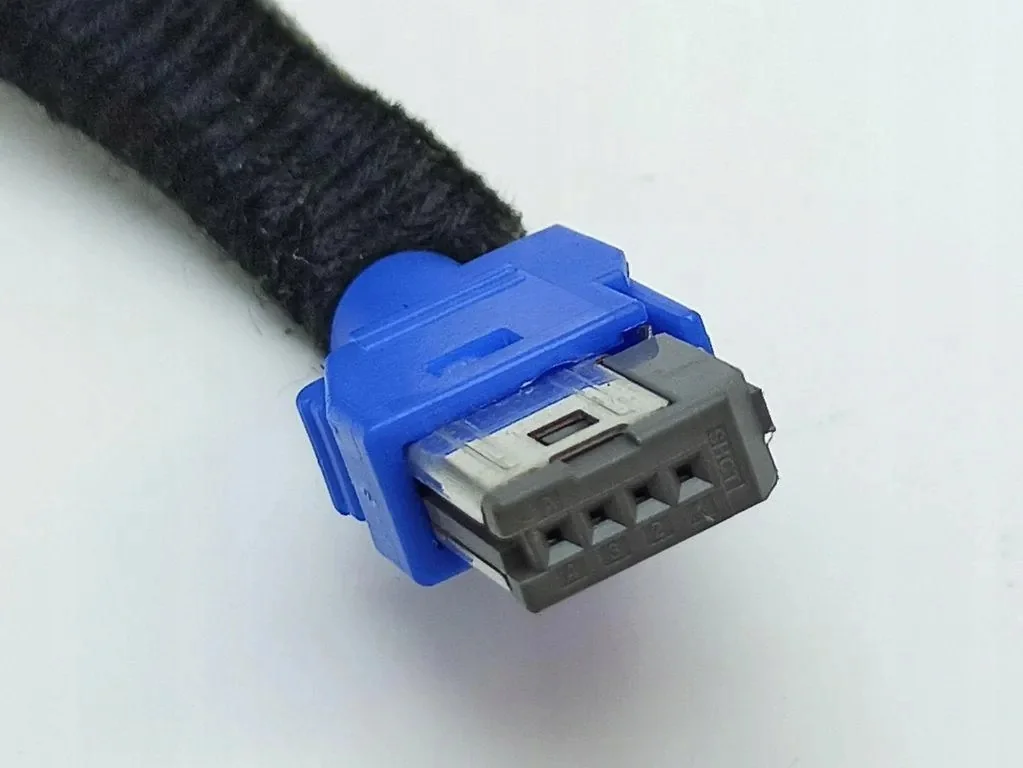 USB Kia Niro 96120AT000 Usado image 3