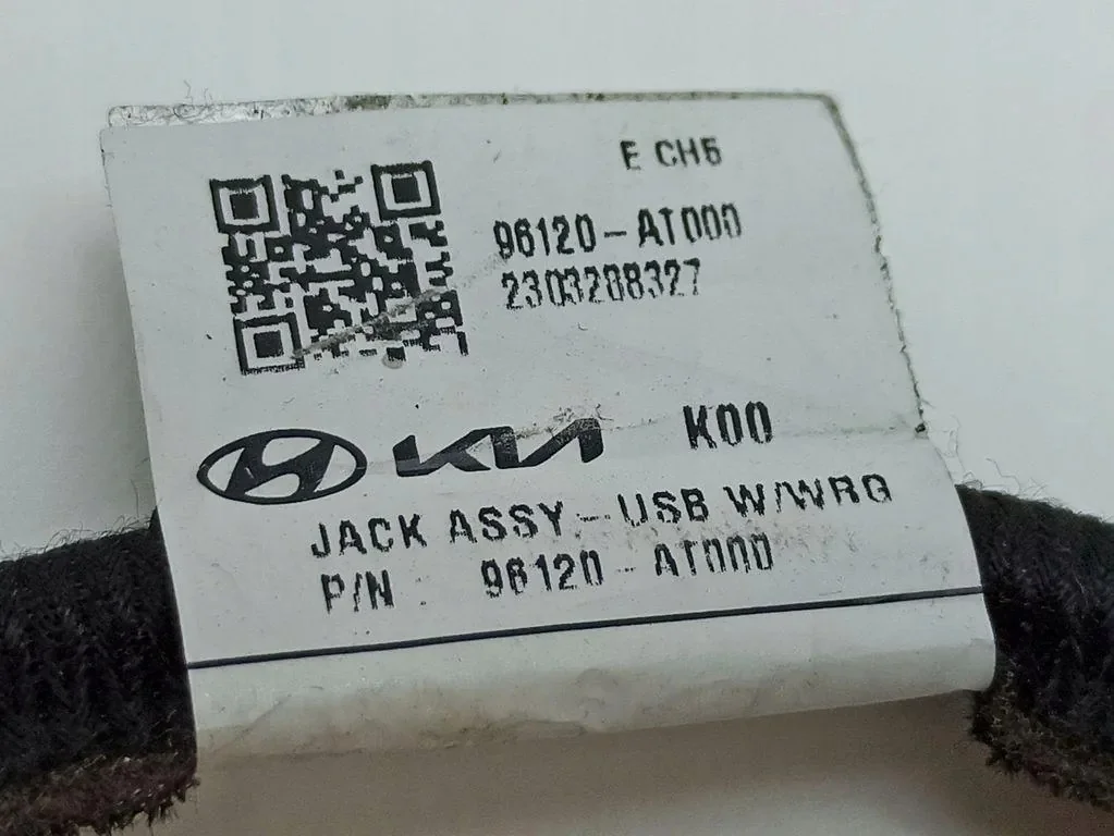 USB Kia Niro 96120AT000 Usado image 7