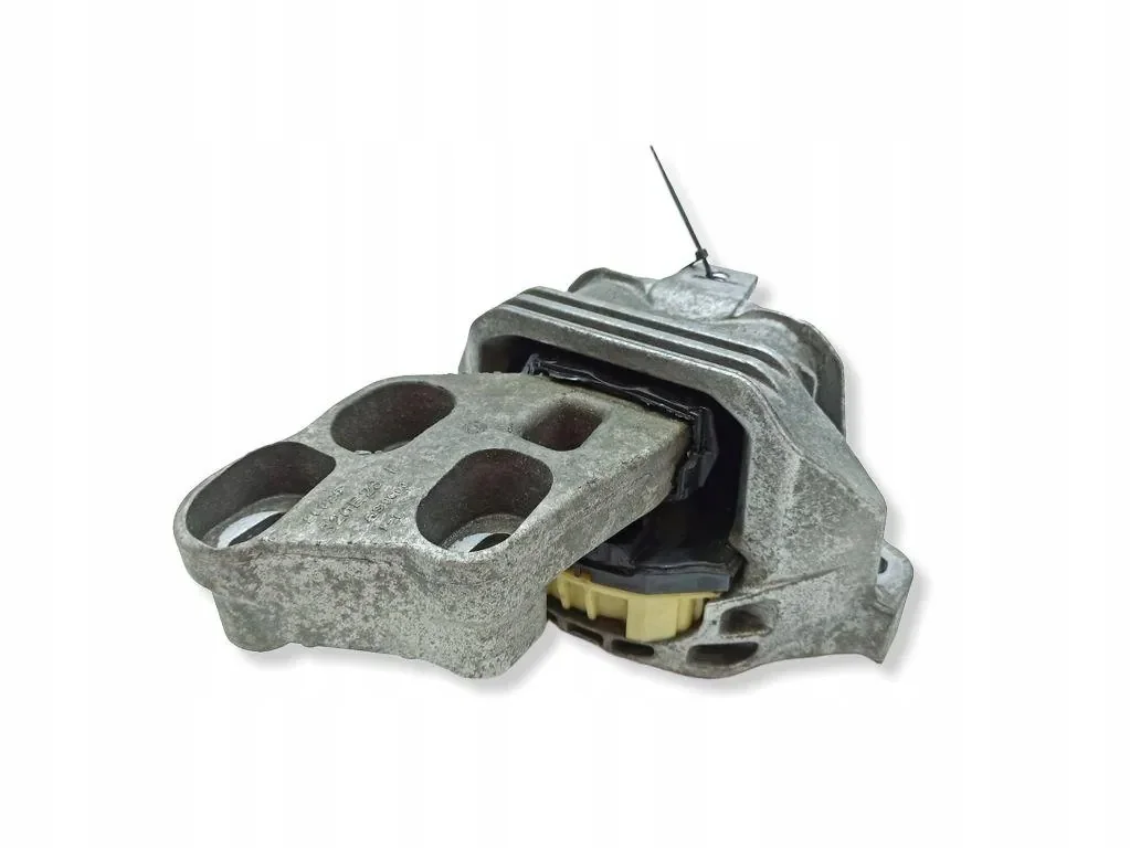Engine Mount Left Mercedes-Benz CLA C117