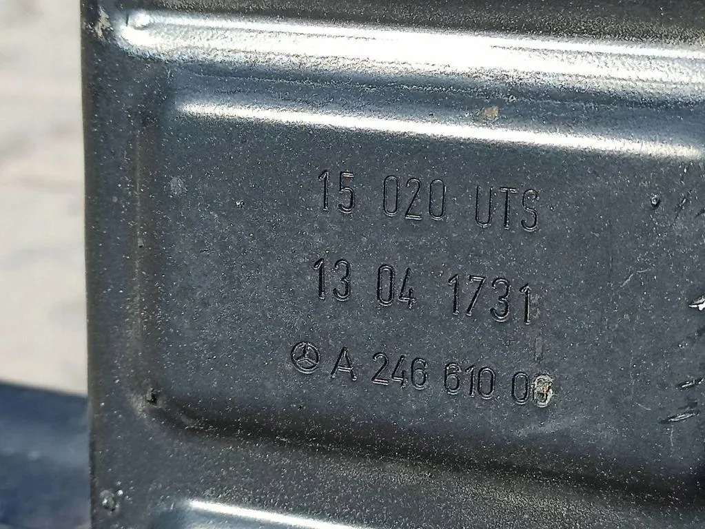 Achterbumper balk Mercedes B W246 A2466100014 image 9