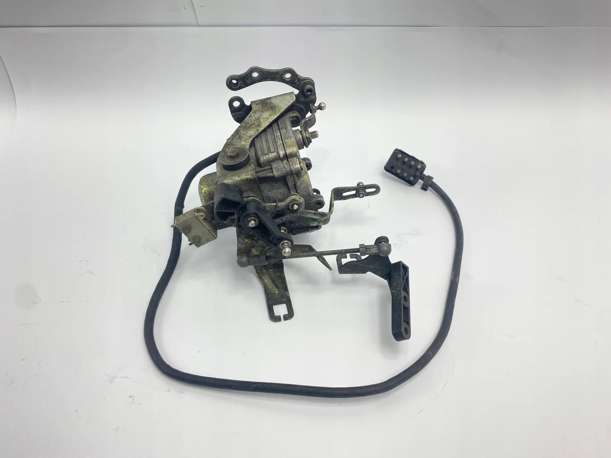 Tempomaatin mekanismi Mercedes W124 W201