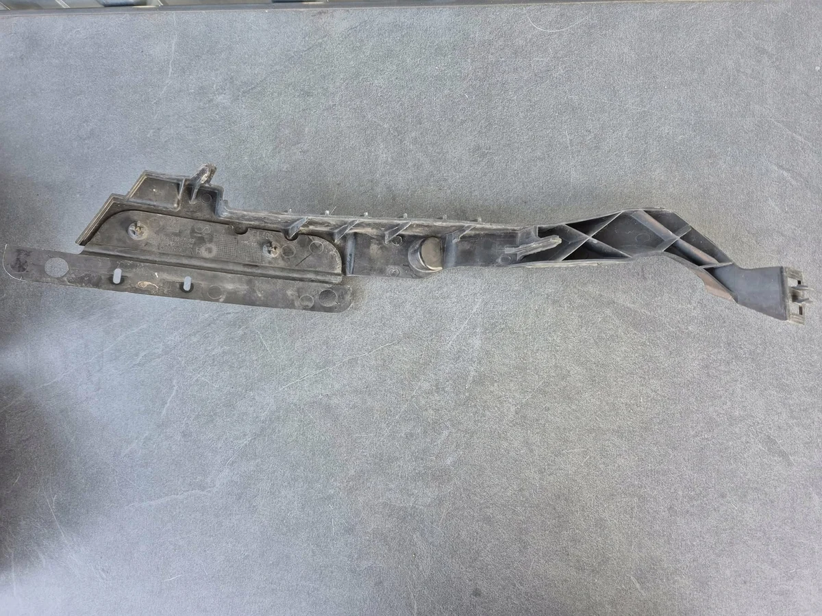 Opel Astra J IV Lampa Hållare Höger Fram