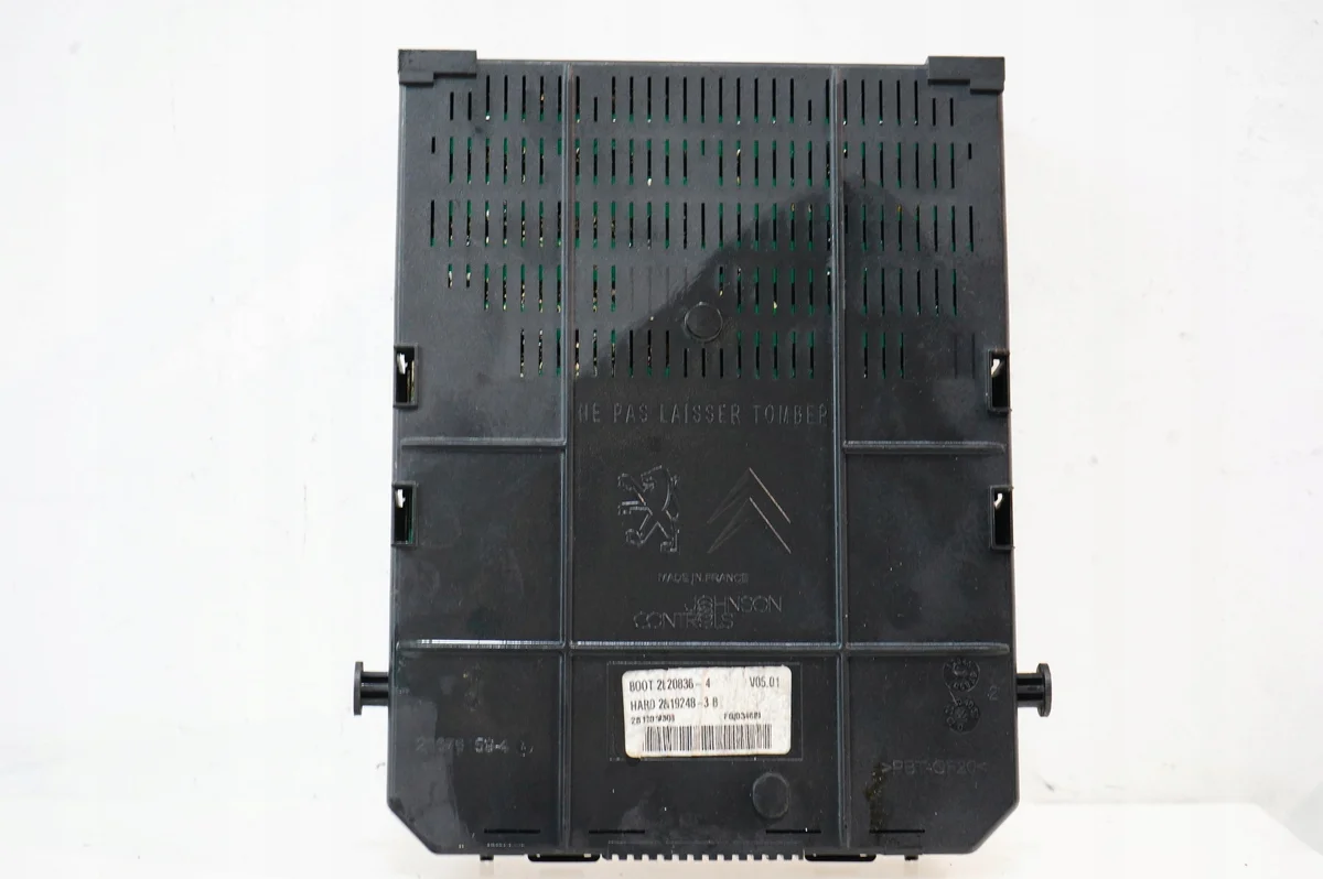 Citroen C4 Picasso Peugeot sulakelaatikko BSI