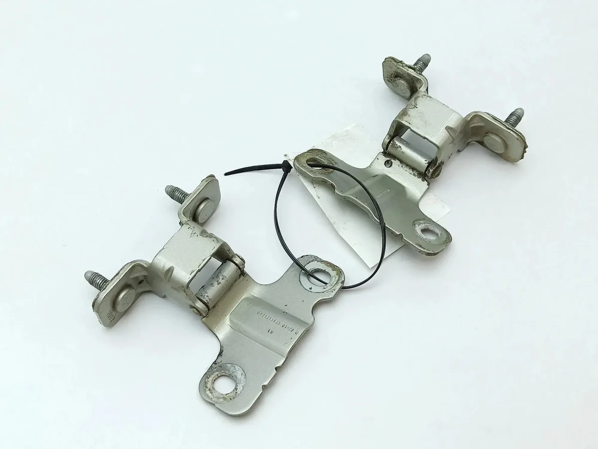 Charnières coffre Chrysler 300C 05112180A8