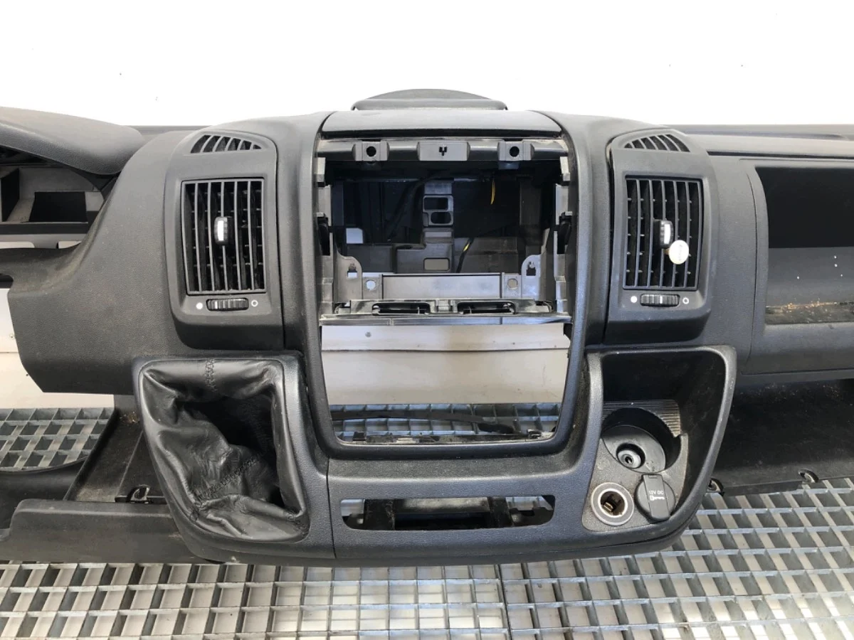 Dashboard Peugeot Boxer I Bus Console image 3
