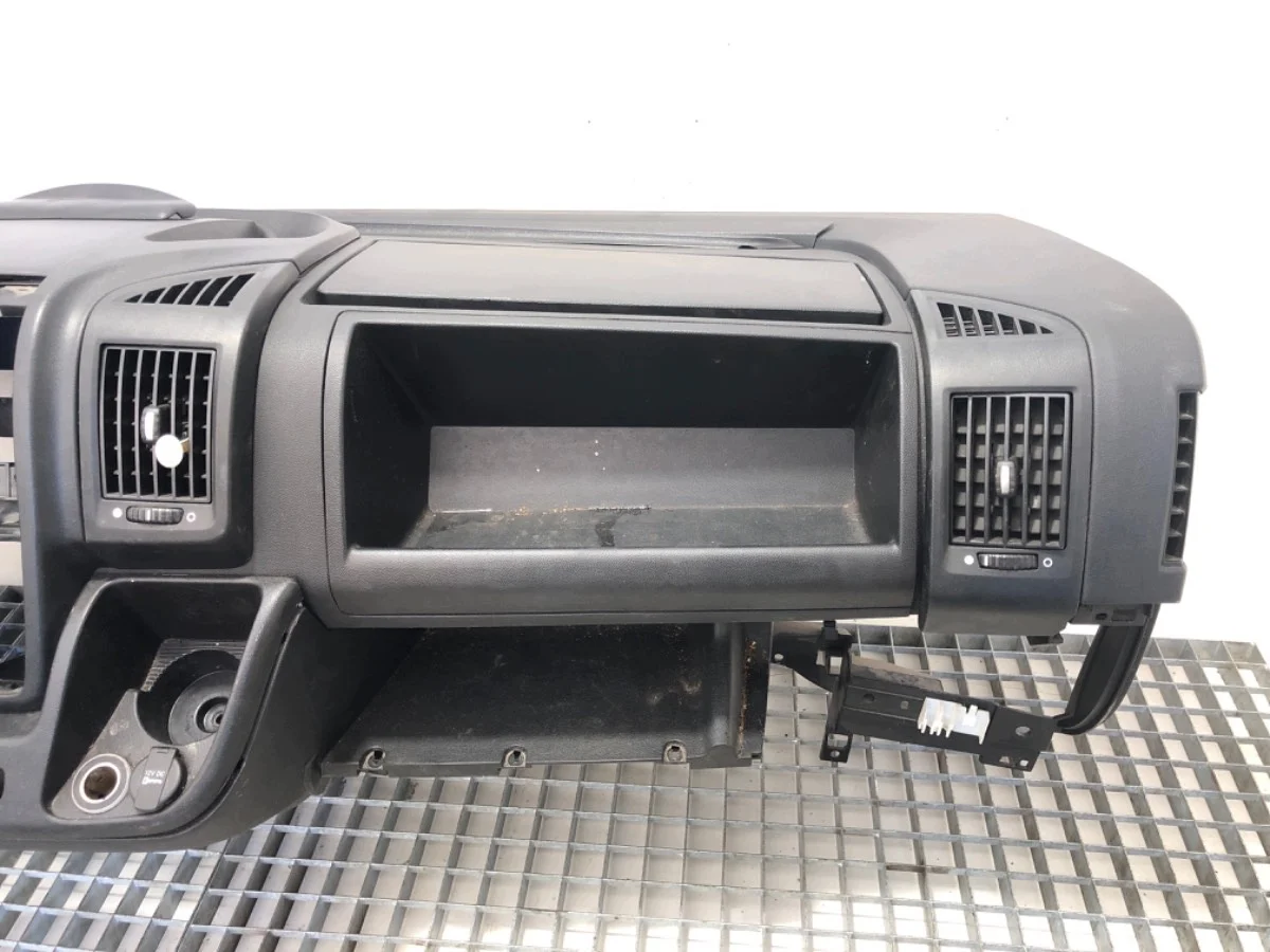 Dashboard Peugeot Boxer I Bus Console image 4