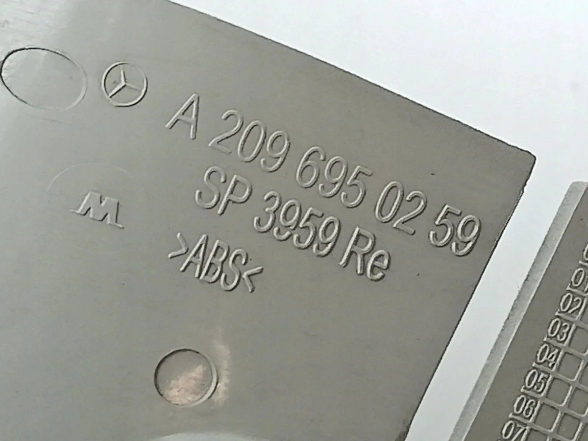 Mercedes-Benz A2096900625 pelare täckplåt image 10
