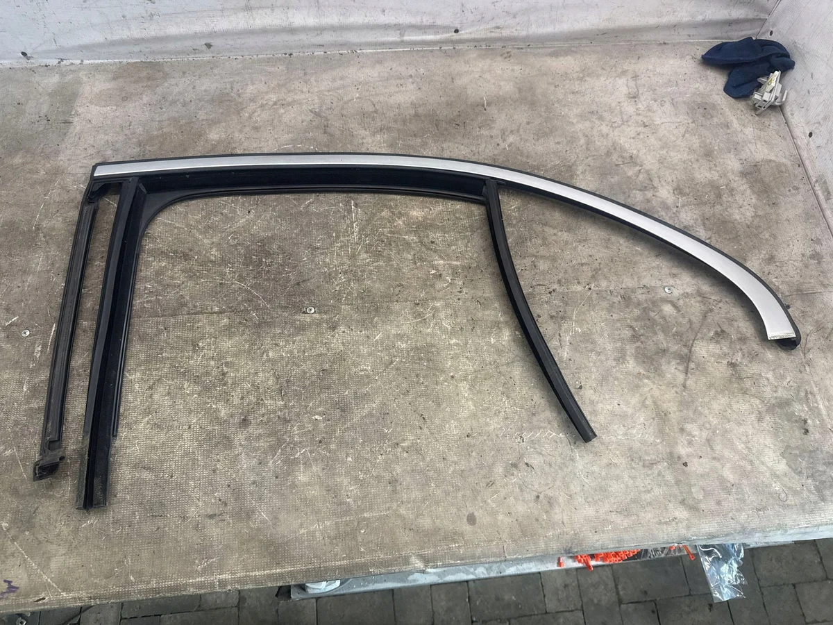 Acabamento Porta Mercedes C AMG W205 A2057355300