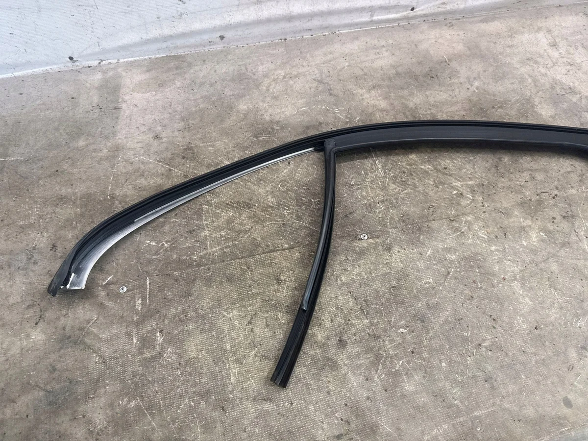 Mercedes C AMG W205 Ov.ovi A2057355300 image 4