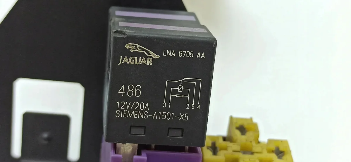 Rele JAGUAR XJ (X300, X330) LNA6705AA