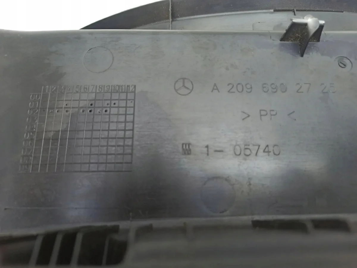 Cubierta umbral maletero Mercedes CLK A209 image 8