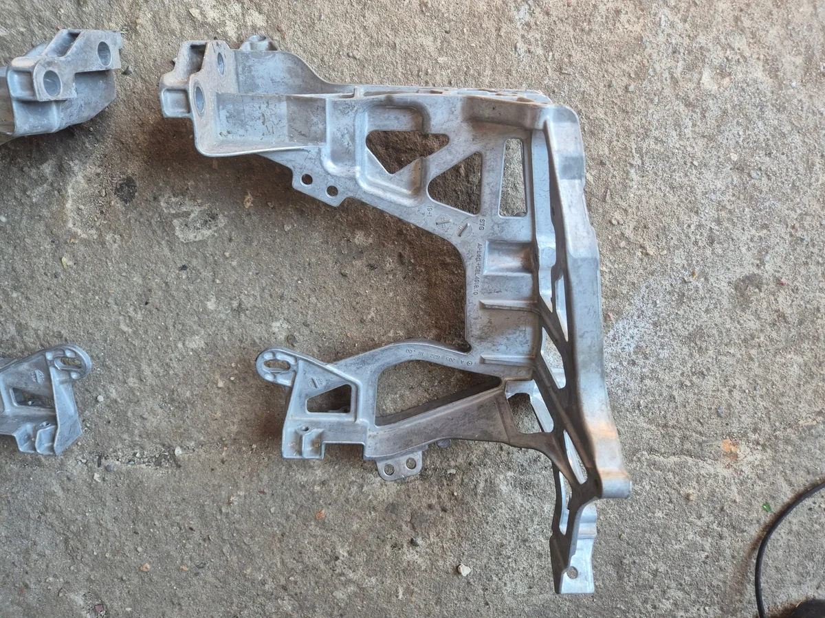 Mercedes-Benz Front Bumper Brackets Used