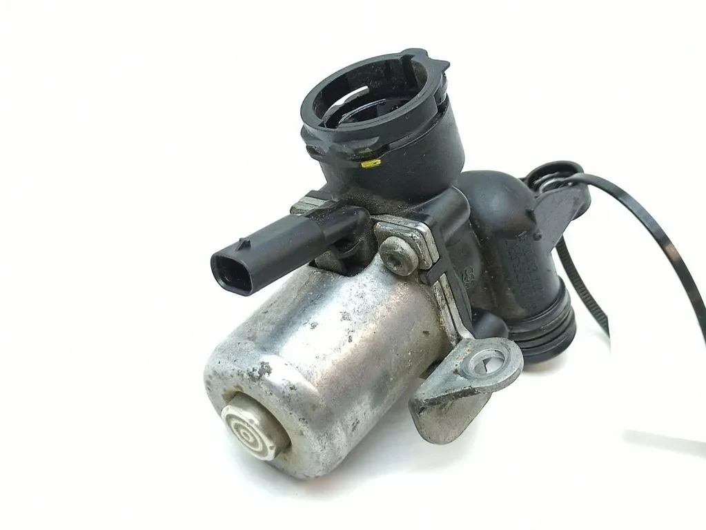 Mercedes W204 W211 Valve Eau A2722000031