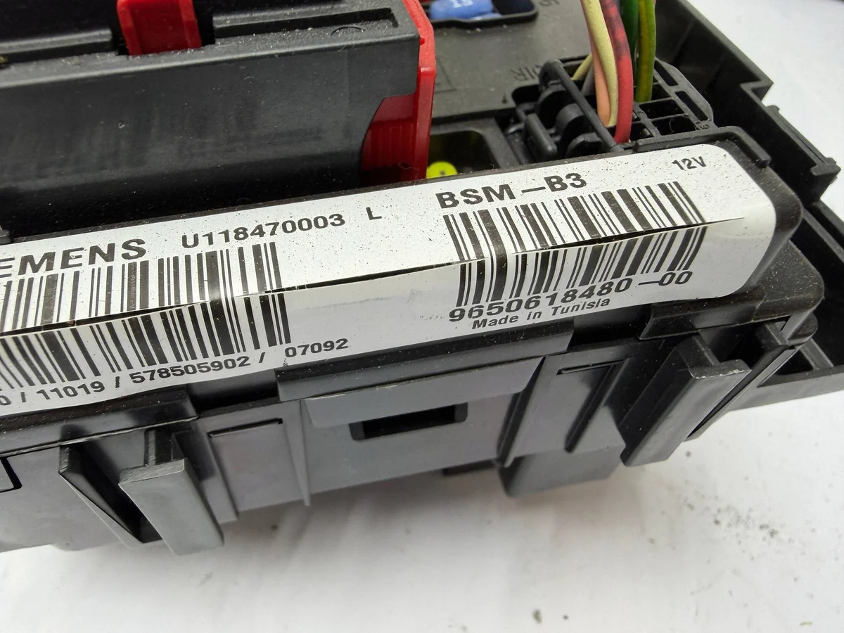 Peugeot 1007 BSM Fuse Box U118470003L Used